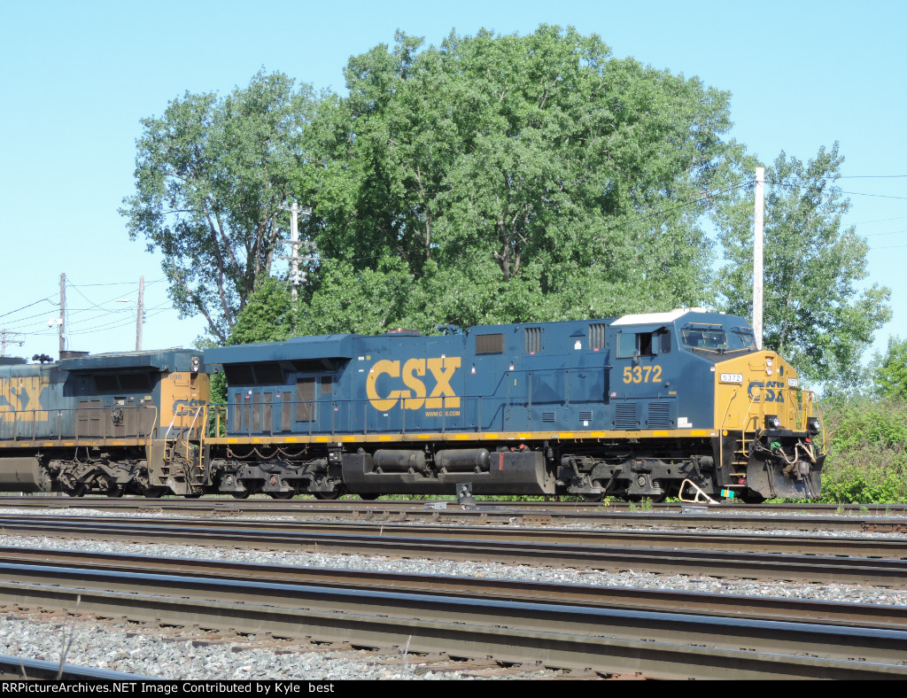 CSX 53272 off Q568 